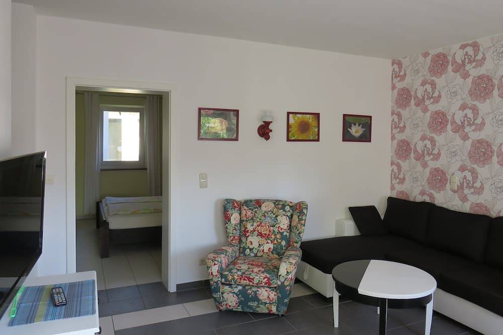 Ganze Wohnung, Moderne Fewo Adebar in einem sanierten Bauernhaus auf Cleo's Hof an der Müritz in Sietow-Dorf, Sietow