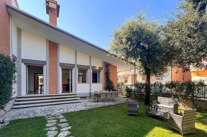 Location de vacances pour 8 personnes, avec jardin, animaux acceptés à Porto Potenza Picena