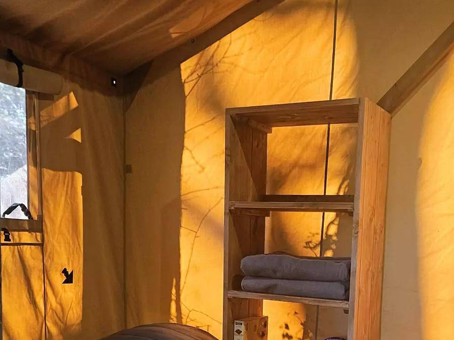 Camping Domaine de La Serre - Safarizelt 6 personen - Wood Lodge Xl 4 Zimmer 6 Personen in Aigues-Vives (Ariège), Ariège