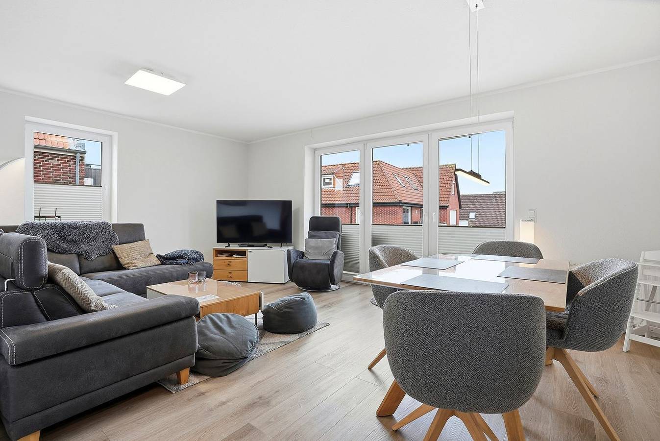 Ganze Wohnung, Hochwertig renovierte Ferienwohnung mit Fahrstuhl in Norddeich in Strand Norddeich, Norddeich