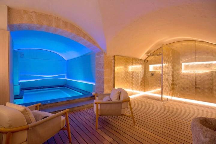 Hotel para 10 personas, con terraza además de sauna y jardín - 1