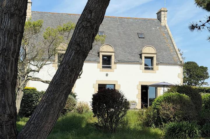Location de vacances pour 9 personnes, avec terrasse et jardin dans Plage Du Petit Rohu Saint Pierre Quiberon
