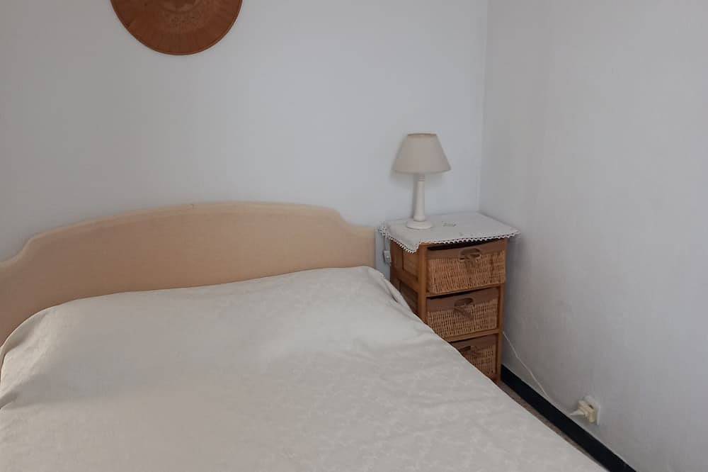 Air-conditioned single-storey house on 900 m2 of land in a village in southern Ardèche in Bessas, Ardèche