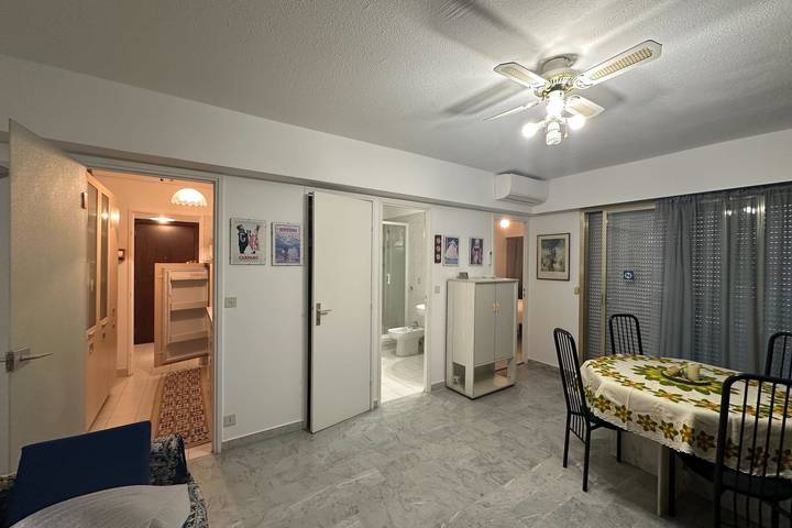 Gîte pour 4 personnes, avec terrasse dans Plage de Juan-les-Pins - 2