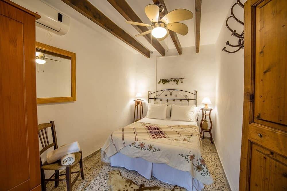 Can Cusina. Charming House With Swimming Pool in Es Llombards, Santanyí