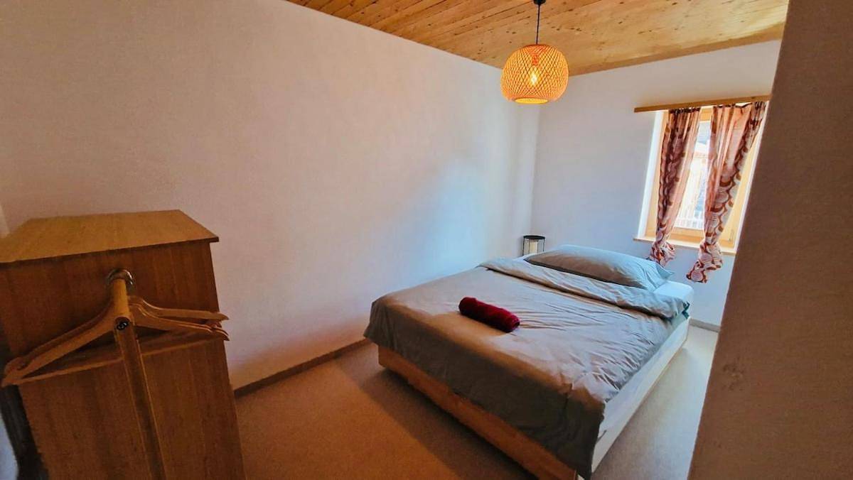 Ganze Wohnung, Three-Bedroom Apartment in Lumnezia, Alpenarena