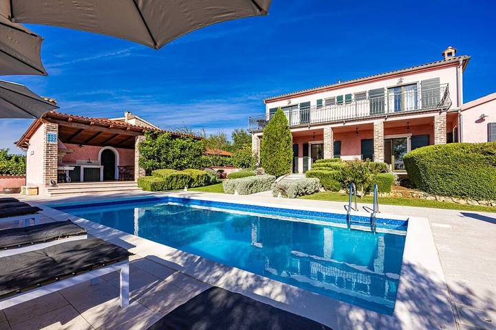 Ferienhaus für 8 Personen, mit Balkon und Garten sowie Pool