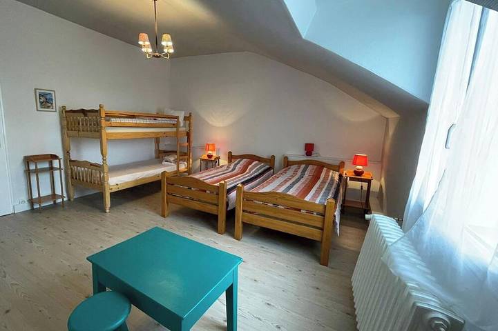 Gîte pour 12 personnes, avec Terrasse et Jardin à Cheffois - 2