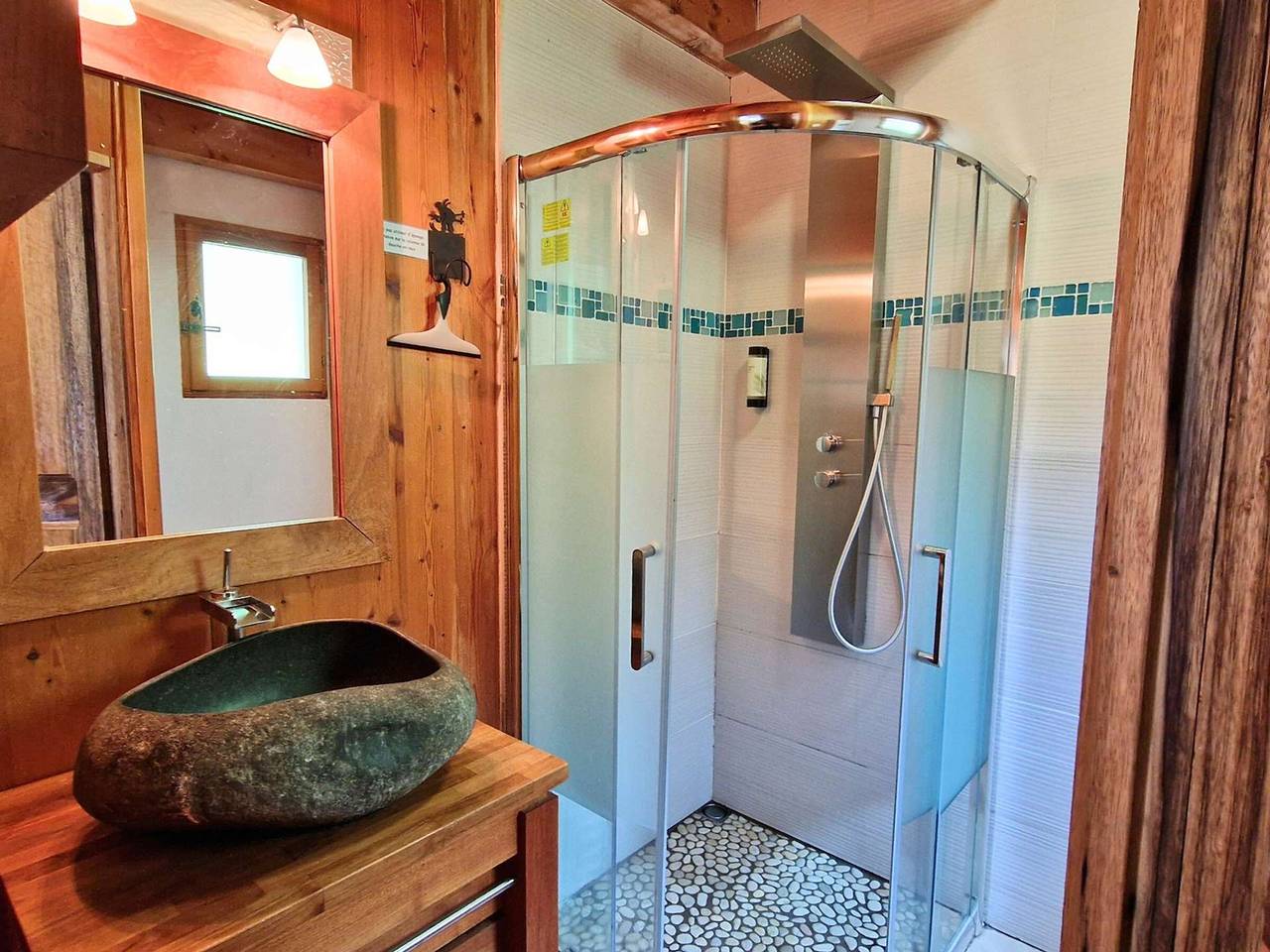 Chalet para 8 en Saint-Michel-de-Chaillol con terraza, spa y vistas al sur in Saint-Michel-de-Chaillol, Parque Nacional de los Ecrins