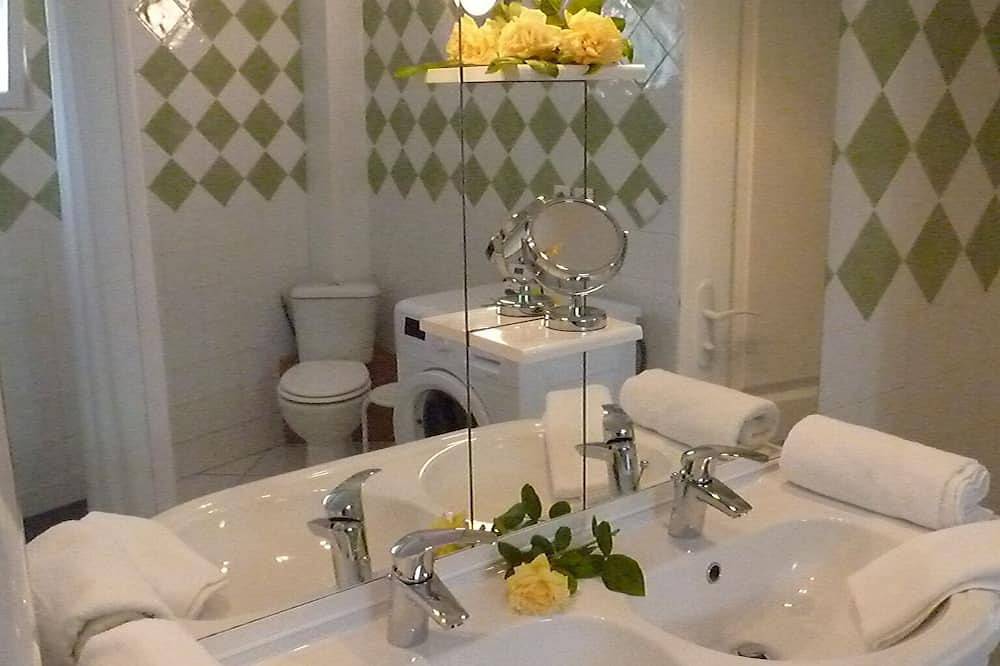 Apartamento entero, Estudio con aire acondicionado en la planta baja, en el histórico Mèze, Bassin de Thau in Mèze, Côte d'Améthyste