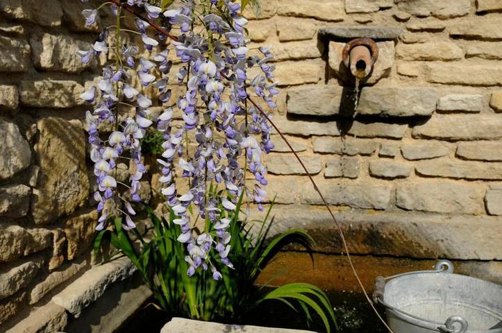 Gîte pour 10 personnes, avec terrasse ainsi que jardin et piscine