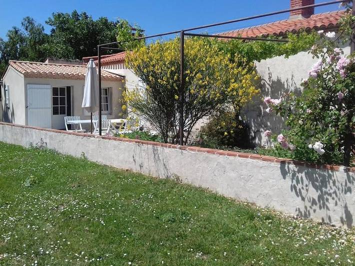 Location de vacances pour 4 personnes, avec Terrasse et Jardin à Landevieille - 3