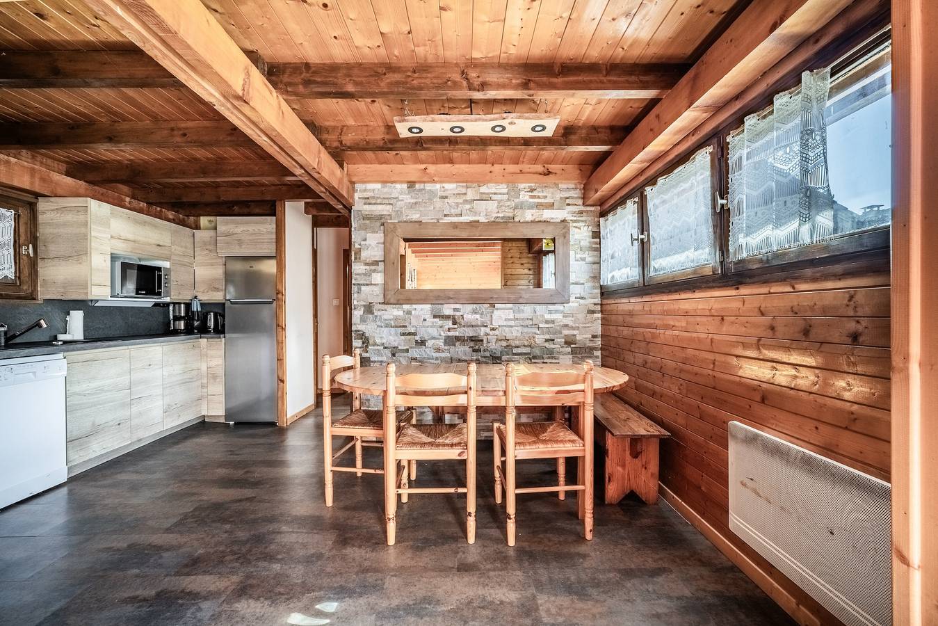 Chalet '4p Confort-Le Grand Soleil': Mountain View, Private Terrace, Wi-Fi in Verchaix, Bonneville region