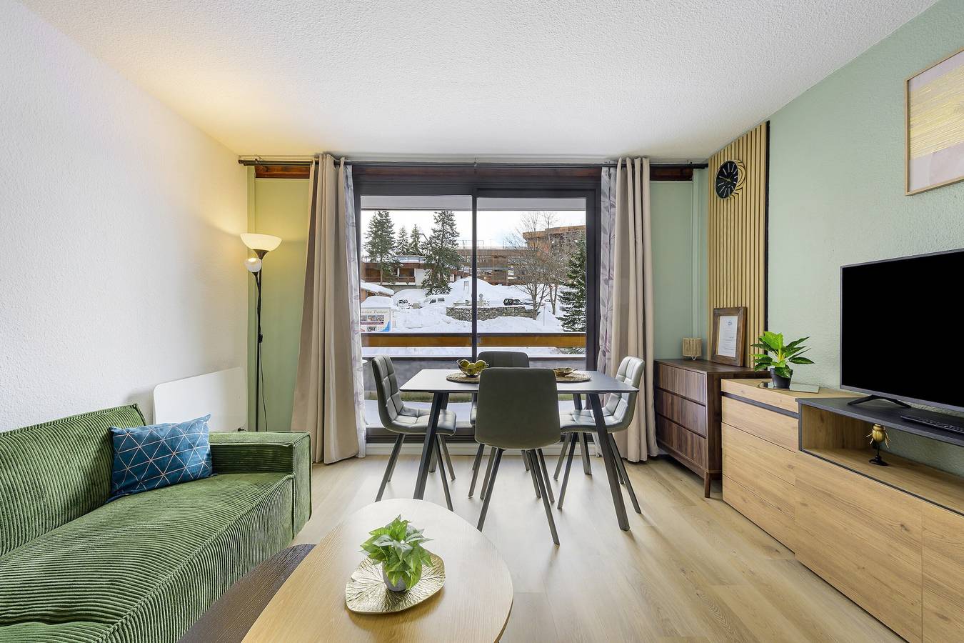 Entire apartment, Apartment 'Au Pied Des Pistes Le Corbier 73' with Mountain View, Private Terrace and Wi-Fi in Le Corbier, Villarembert