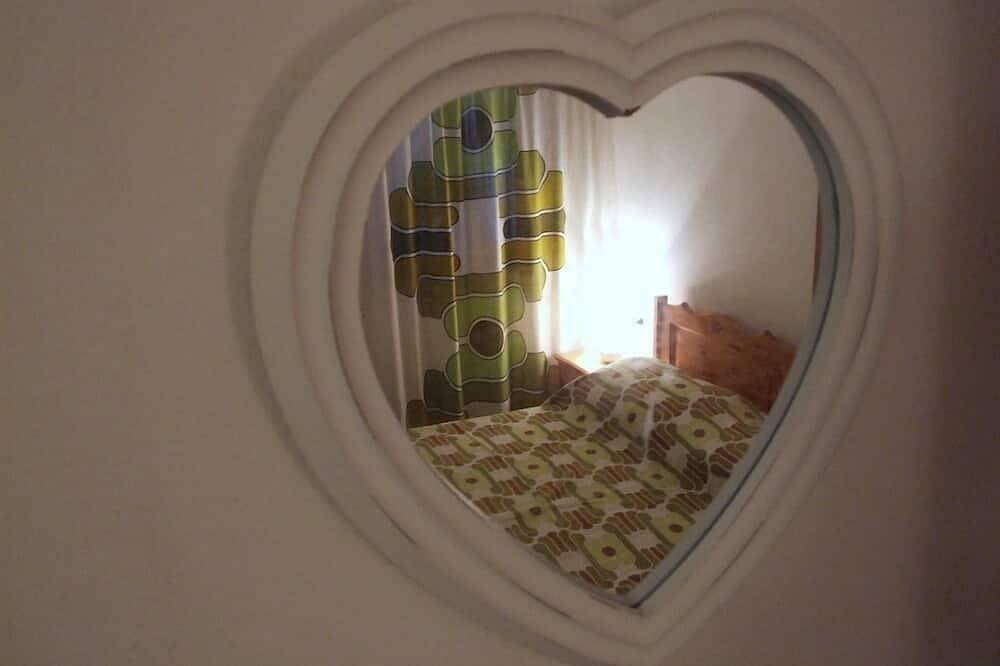 Entire apartment, Camelia 2+2 - One Bedroom Apartment, Sleeps 4 in Marina di Castagneto Carducci, Etruscan Coast