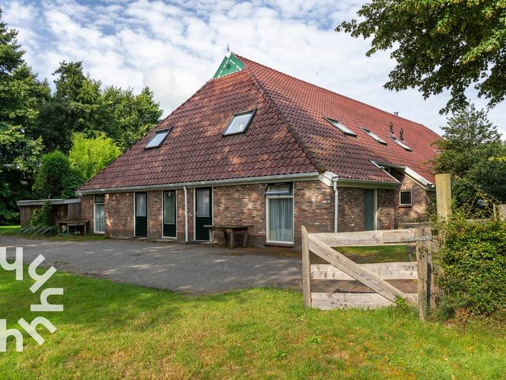 Ferienhaus für 32 Personen, mit Terrasse und Whirlpool sowie Garten und Sauna