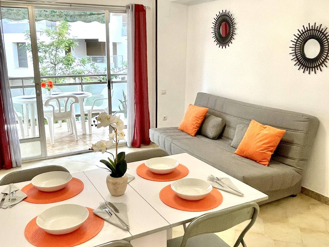 Apartamento entero, Apartamento junto al mar con aire acondicionado en La Pineda in La Pineda, Platja de la Pineda