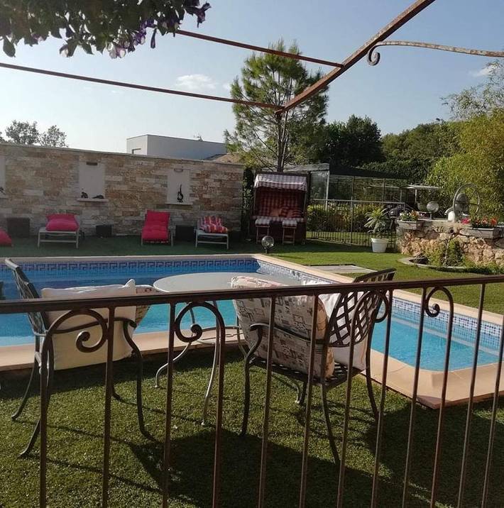 Location de vacances pour 10 personnes, avec vue ainsi que terrasse et piscine à Villecroze - 3