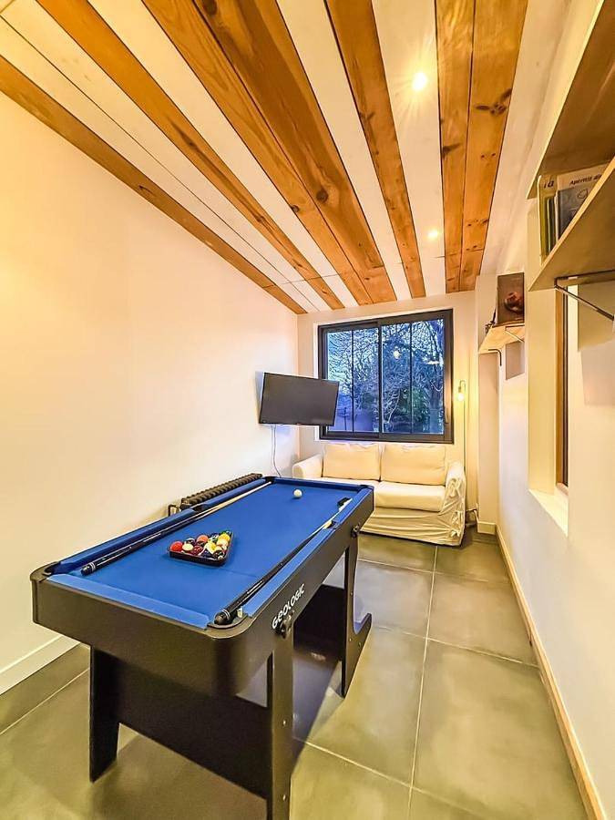 Location de vacances pour 10 personnes, avec terrasse ainsi que piscine et jardin à Lagord - 4