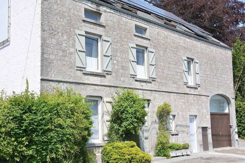 Familie-uitje, bosrijk Anhée in Anhée, Regio Namur