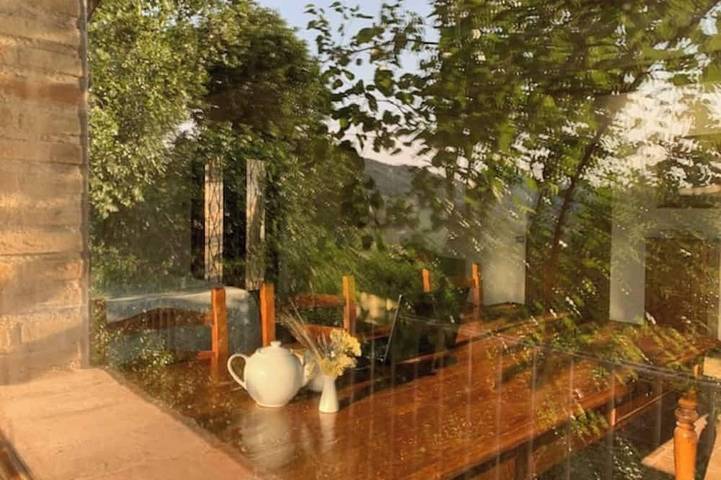 Casa vetrata su Le Marche, in azienda agricola biologica, immersa nella campagna in Urbino, Valle del Metauro