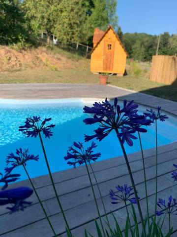 Lodge pour 2 personnes, avec piscine et jardin ainsi que terrasse et vue dans Haute-Saône