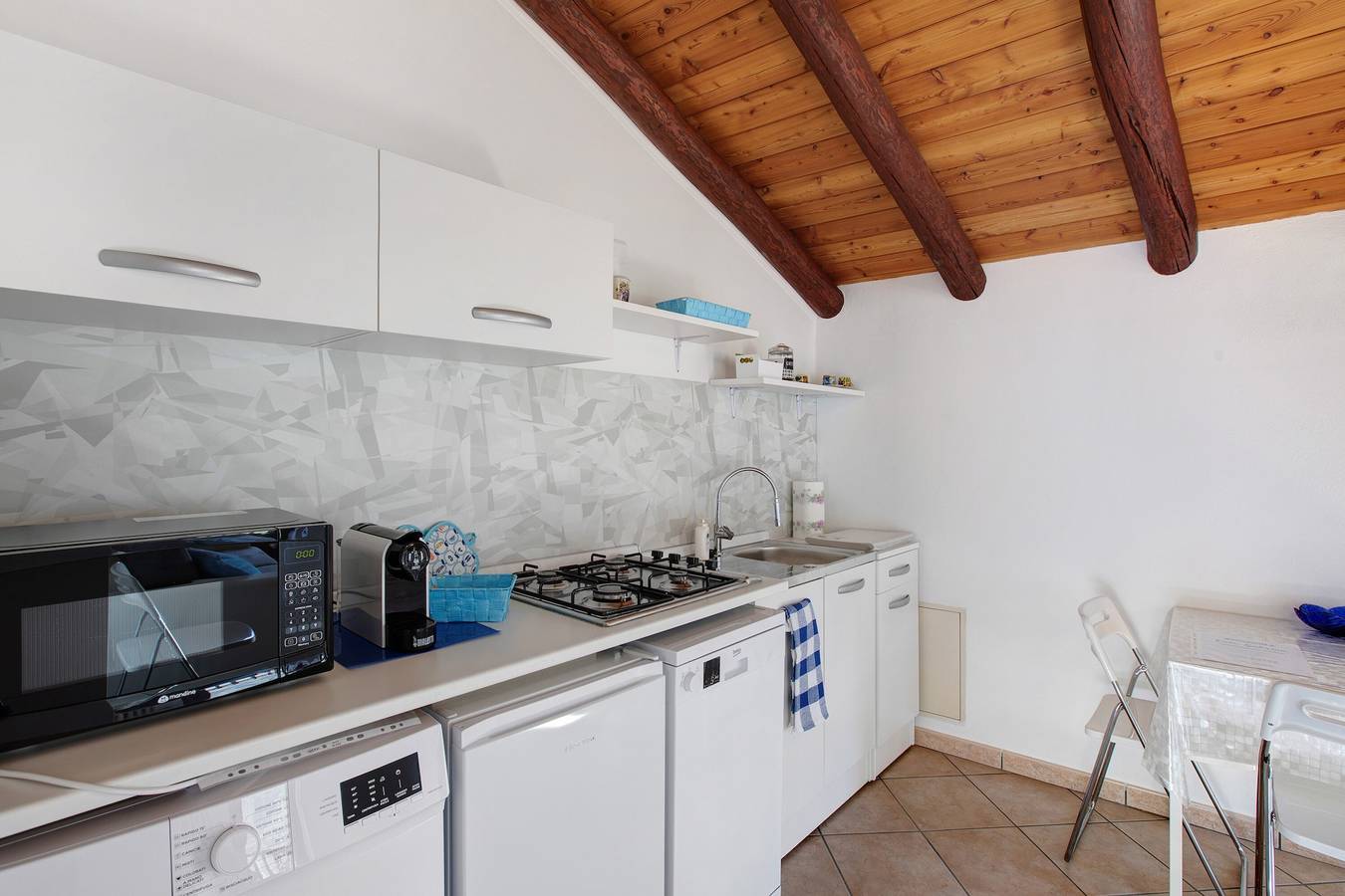 Appartement 'Casa Sabrina - Appartamento Bianco' met Uitzicht op de Bergen, Privéterras en Wi-Fi, foto 7
