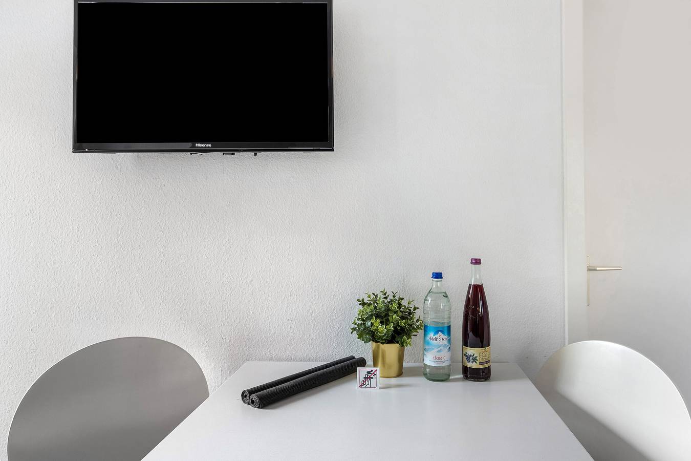 Ganze Wohnung, Apartment 'Sonnendeck mit Balkon' mit Seeblick, Gemeinschaftsterrasse und Wlan in Moos, Untersee