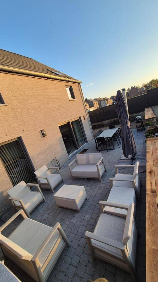 Location de vacances pour 8 personnes, avec Terrasse ainsi que Jardin et Vue à Doische - 2