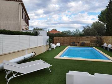 Gîte pour 8 personnes, avec piscine et terrasse ainsi que jardin et jacuzzi à Ventenac-en-Minervois