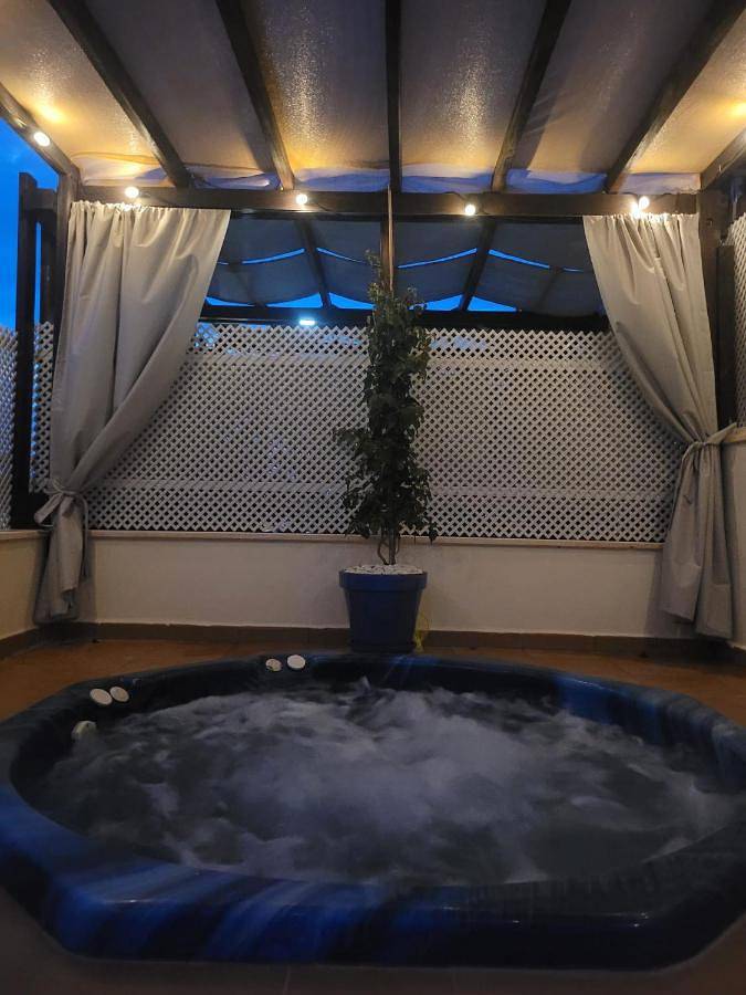 Ferienwohnung für 4 Personen, mit Pool und Terrasse sowie Whirlpool und Kinderpool - 1
