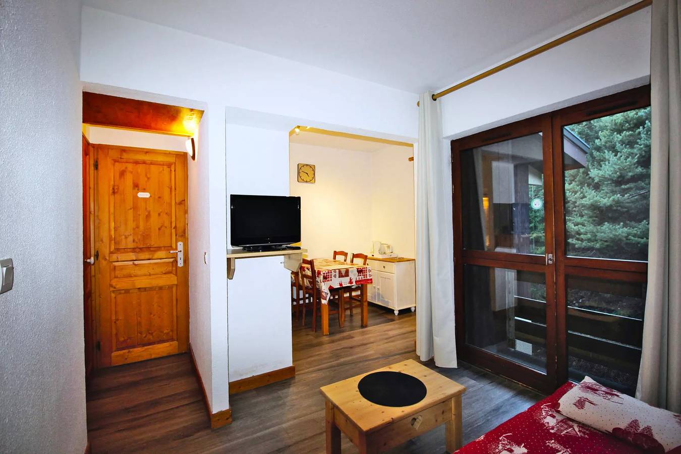 Gehele studio, Ca27Fb-Campanules in La Norma, Villarodin-Bourget