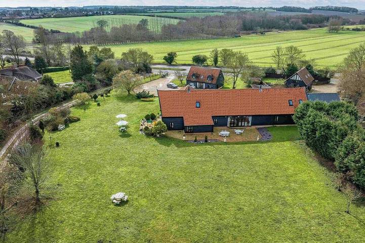 Cottage for 22 people, with Hot tub and Garden in Suffolk