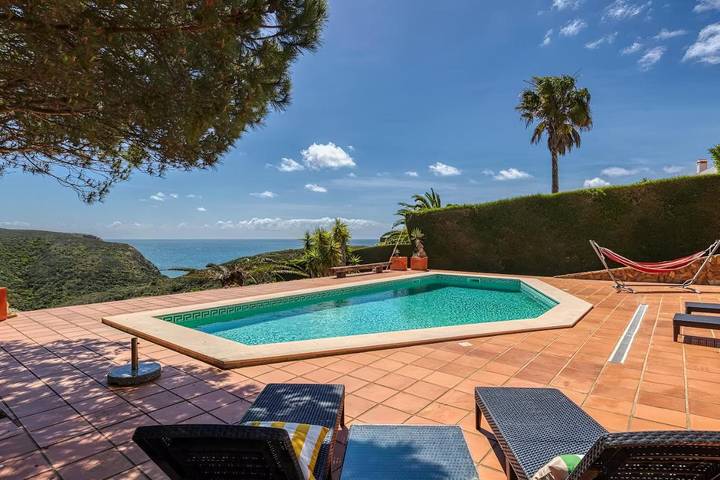 Hostal para 8 personas, con jardín además de piscina y jacuzzi en Aljezur