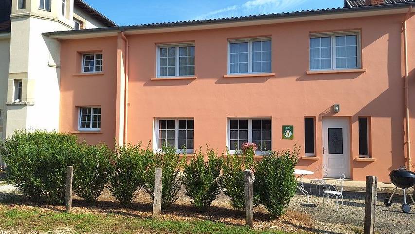 Gîte pour 10 personnes, avec Terrasse et Jardin