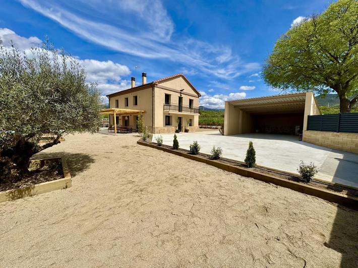 Location de vacances pour 14 personnes, avec piscine ainsi que jardin et vue à Oliana - 2