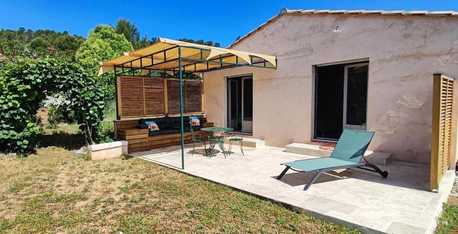 Appartement de vacances pour 2 personnes, avec vue ainsi que jardin et piscine