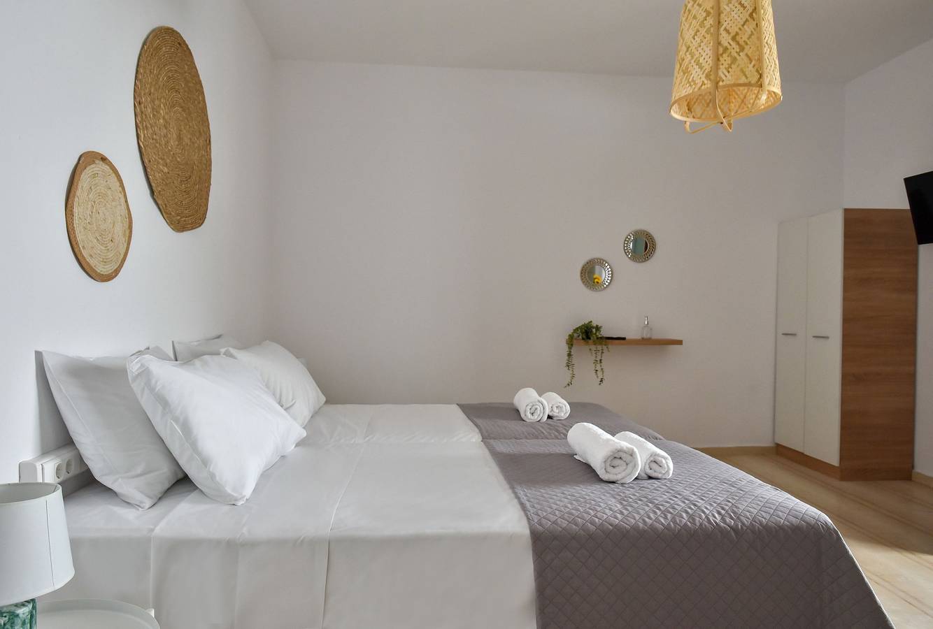 Ganzes Studio, Studio für 3 Personen mit Garten in Agia Pelagia, Achlada