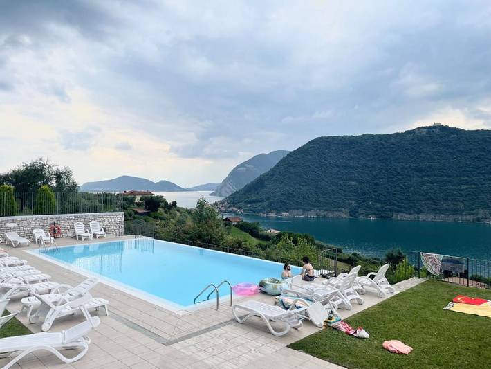 Ferienwohnung für 5 Personen, mit Terrasse und Ausblick sowie Garten und Pool, mit Haustier - 1