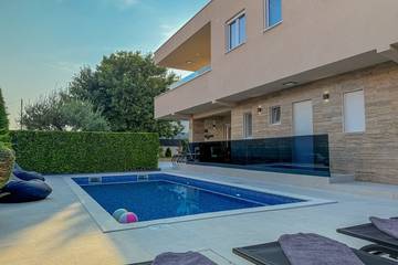 Villa für 5 Personen, mit Whirlpool und Garten in Split-Dalmatien