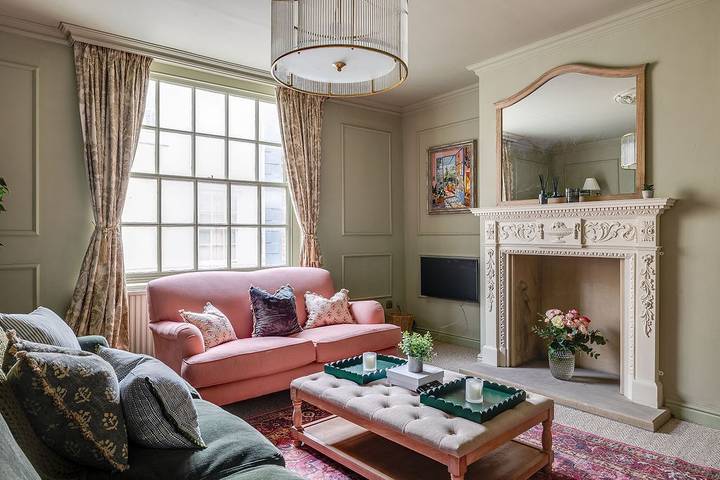 Holiday rental for 10 people, with garden and terrace, child-friendly in Chester