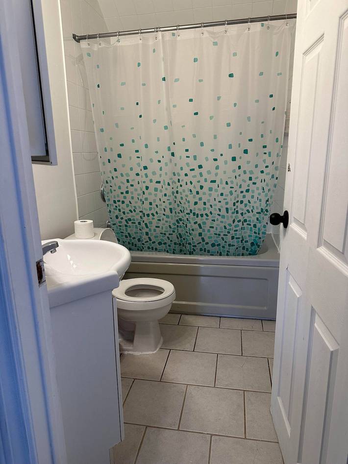 Habitación privada cómoda y acogedora en una casa compartida in Toronto, Lago Ontario (Kanada)