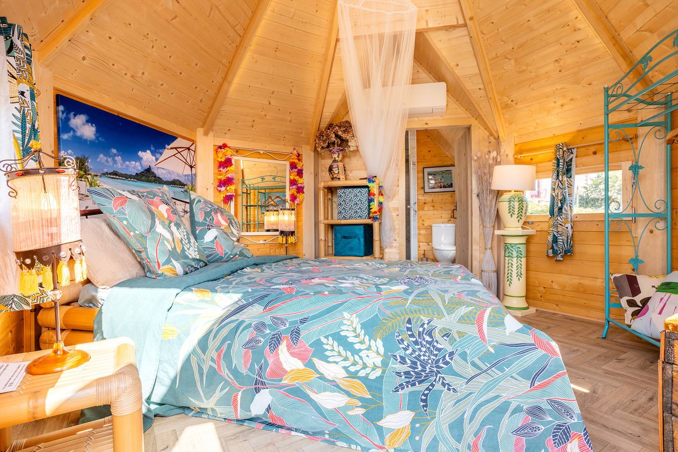 Les Philous Gourmands - Guest Room Chalet - Bora Bora - with Private Terrace in Sèvremont, Fontenay-le-Comte
