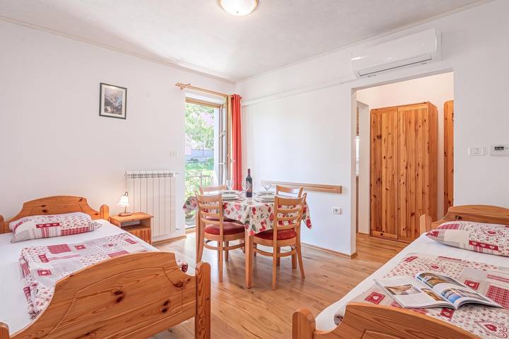 Ganze Wohnung, Pivka Apartment With Balcony in Innerkrain-Karst