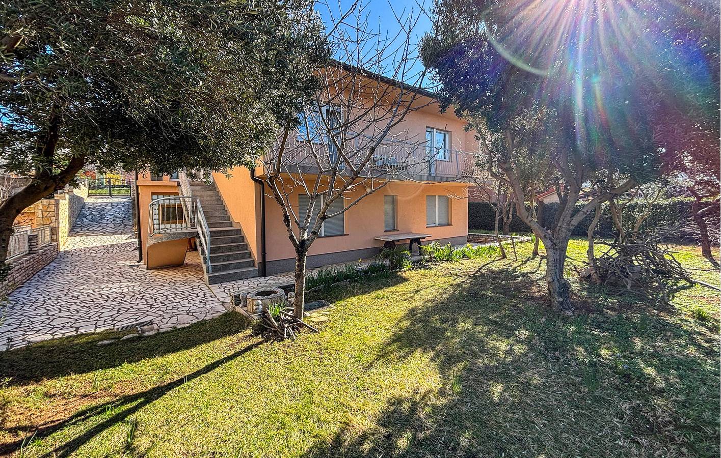 Ganze Ferienwohnung, Gemütliche Ferienwohnung mit Terrasse, 400 m vom Strand entfernt und mit hervorragender Ausstattung in Senj, Kvarner Festland