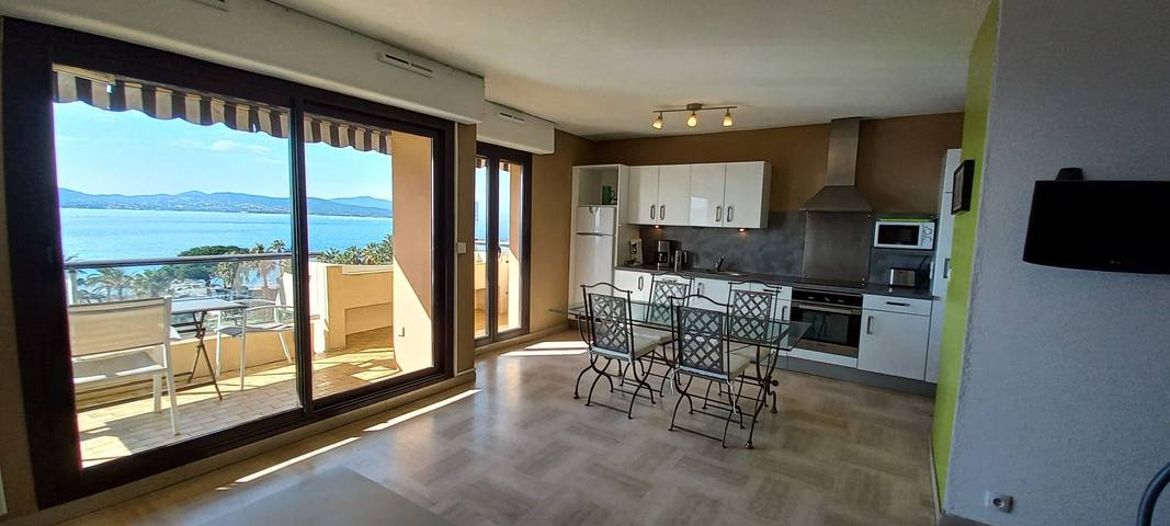 Gîte pour 6 personnes, avec balcon et piscine, adapté aux familles dans Port Santa-Lucia - 4