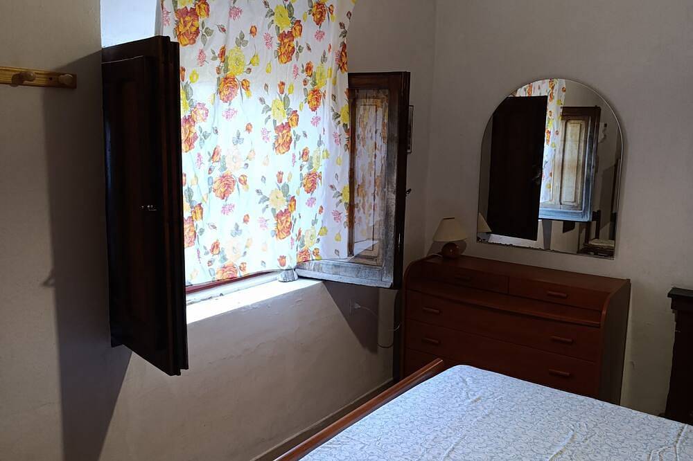 Entire apartment, Cozy House in Villa sleeps 9 2 bathrooms large veranda 3 doubles in Vico del Gargano, Gargano