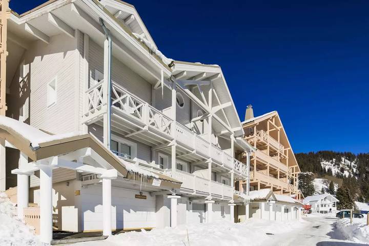 Gîte pour 4 personnes, avec vue et balcon dans Les Carroz - 2