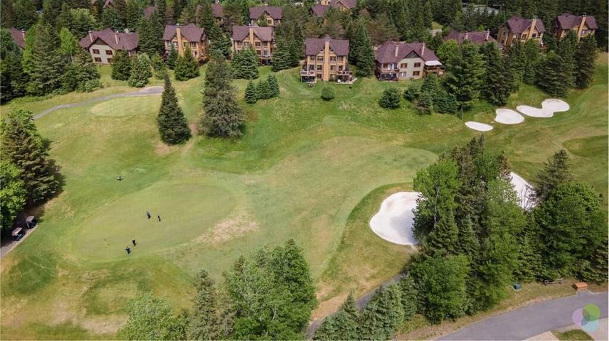 Location de vacances pour 8 personnes, avec jacuzzi ainsi que jardin et terrasse dans Mont-Tremblant - 4