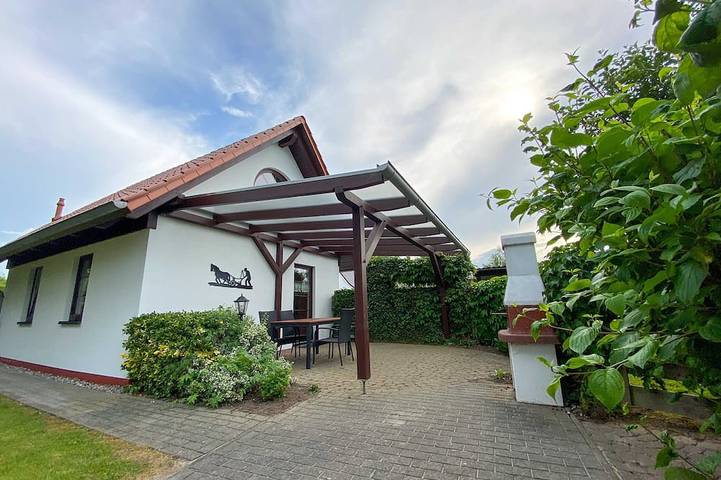 Ferienhaus für 4 Personen, mit Terrasse und Garten in Neu Bartelshagen